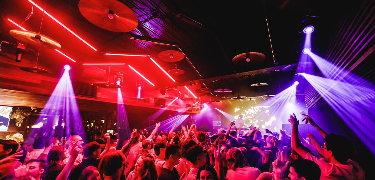 AU Music Productions Provides Skyline Bars, LM75B & LM6X15 for Eatons Hill Hotel